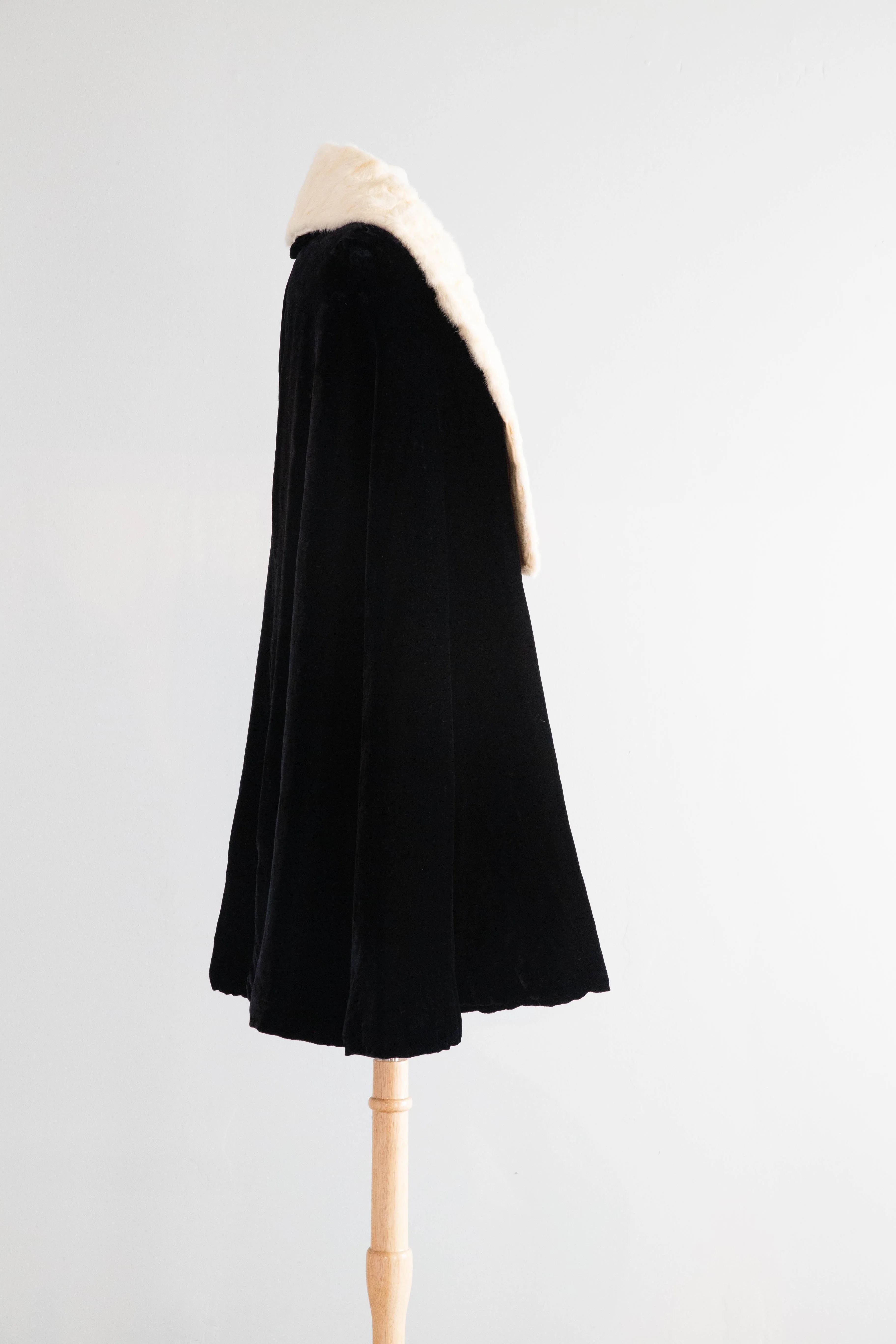 Glamorous 1930's Silk Velvet Evening Cape With Ermine Collar / SM
