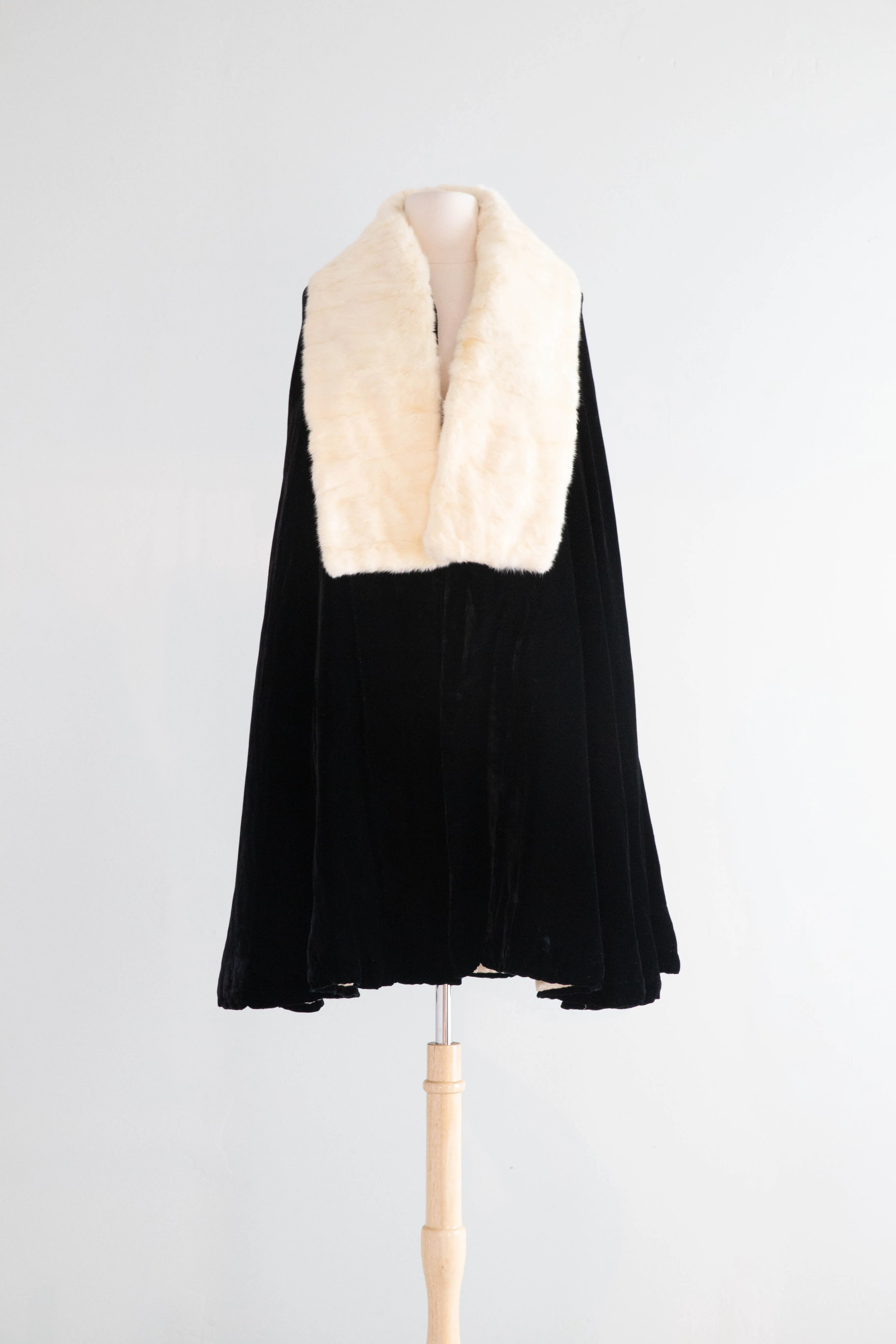Glamorous 1930's Silk Velvet Evening Cape With Ermine Collar / SM