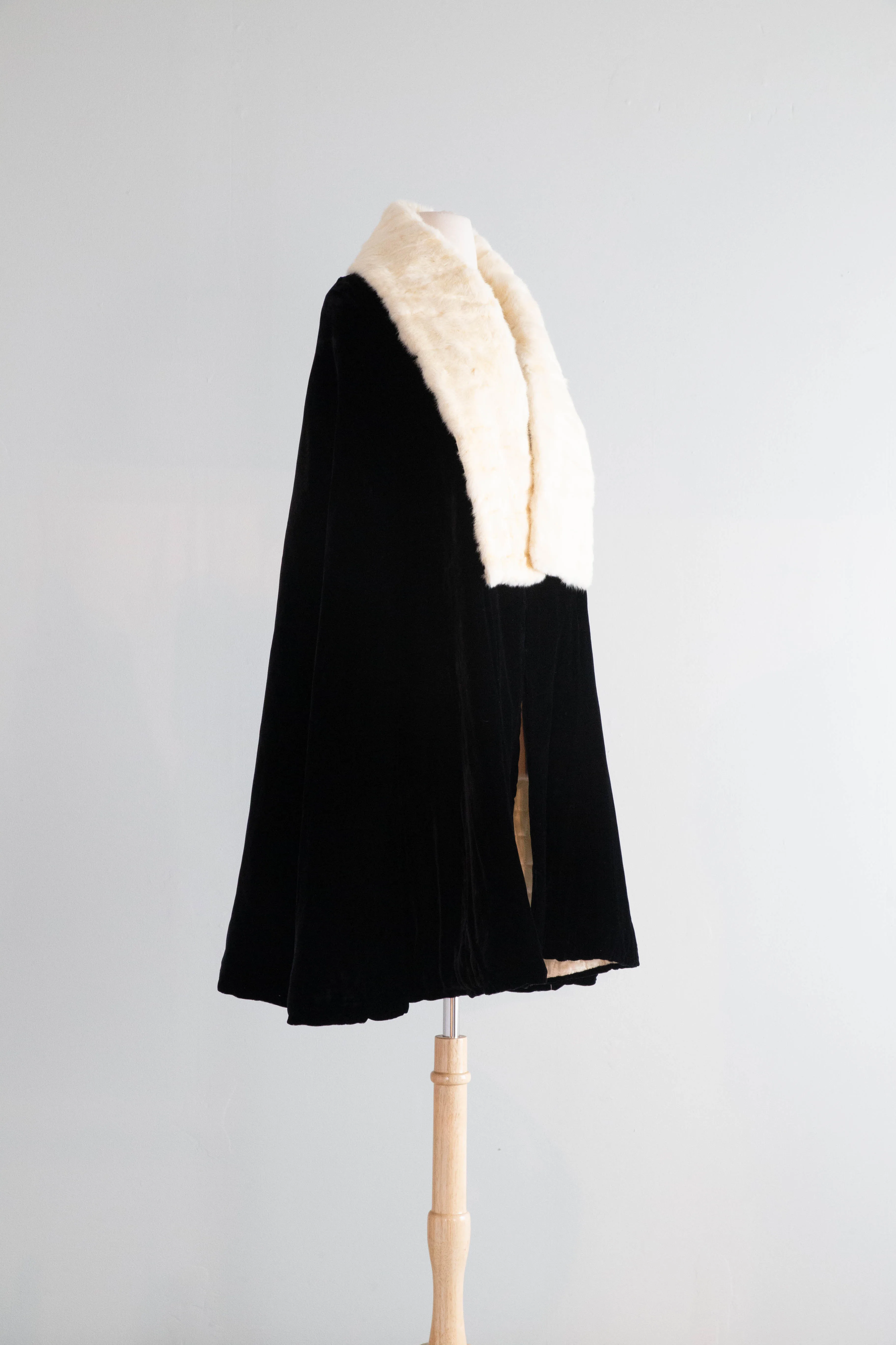 Glamorous 1930's Silk Velvet Evening Cape With Ermine Collar / SM