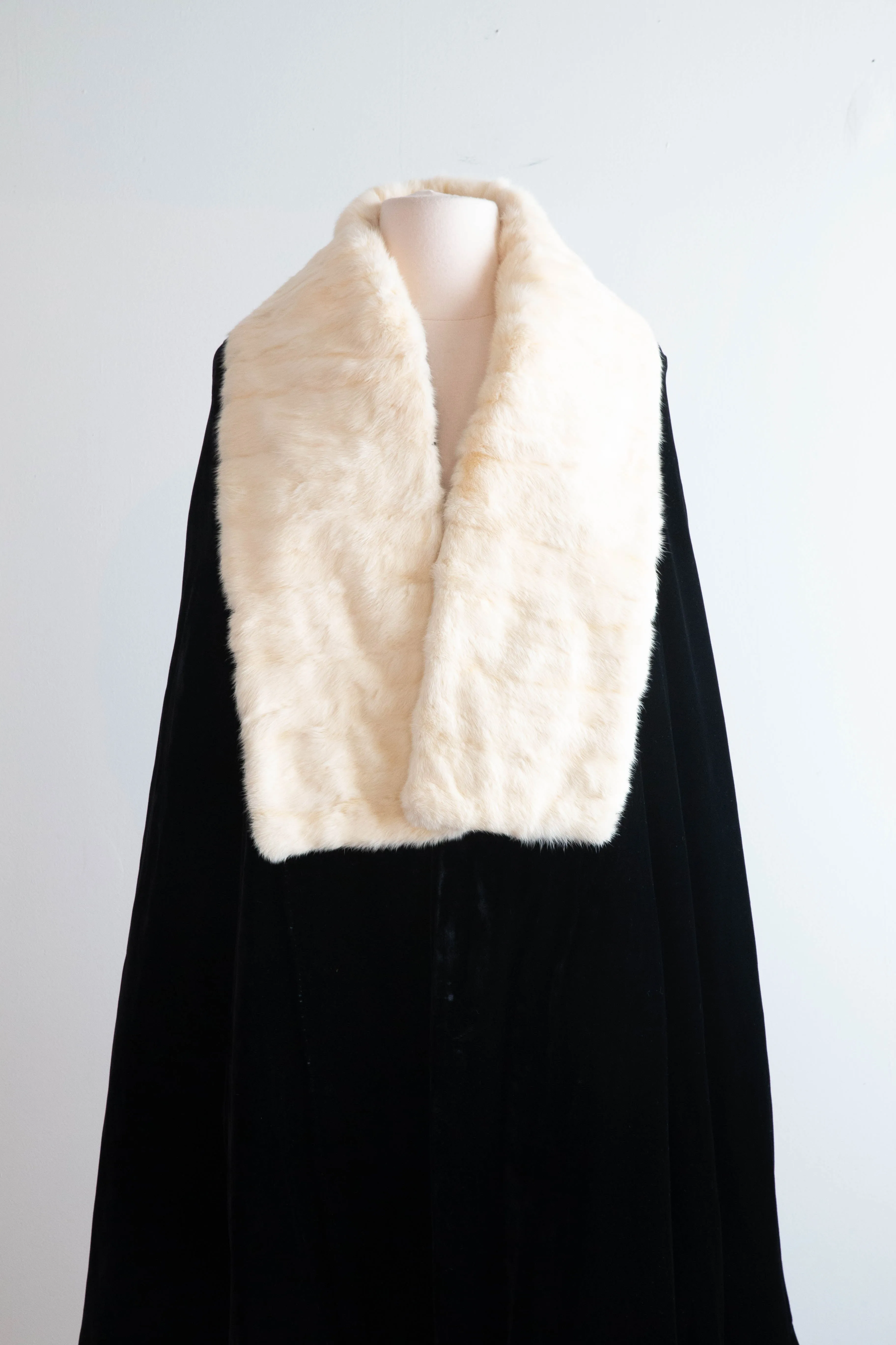 Glamorous 1930's Silk Velvet Evening Cape With Ermine Collar / SM