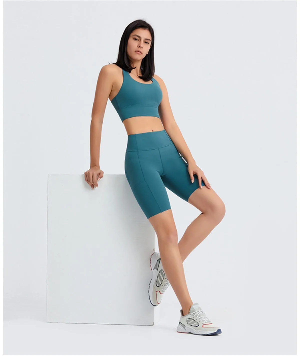 Solid Color Side Pockets Yoga Shorts