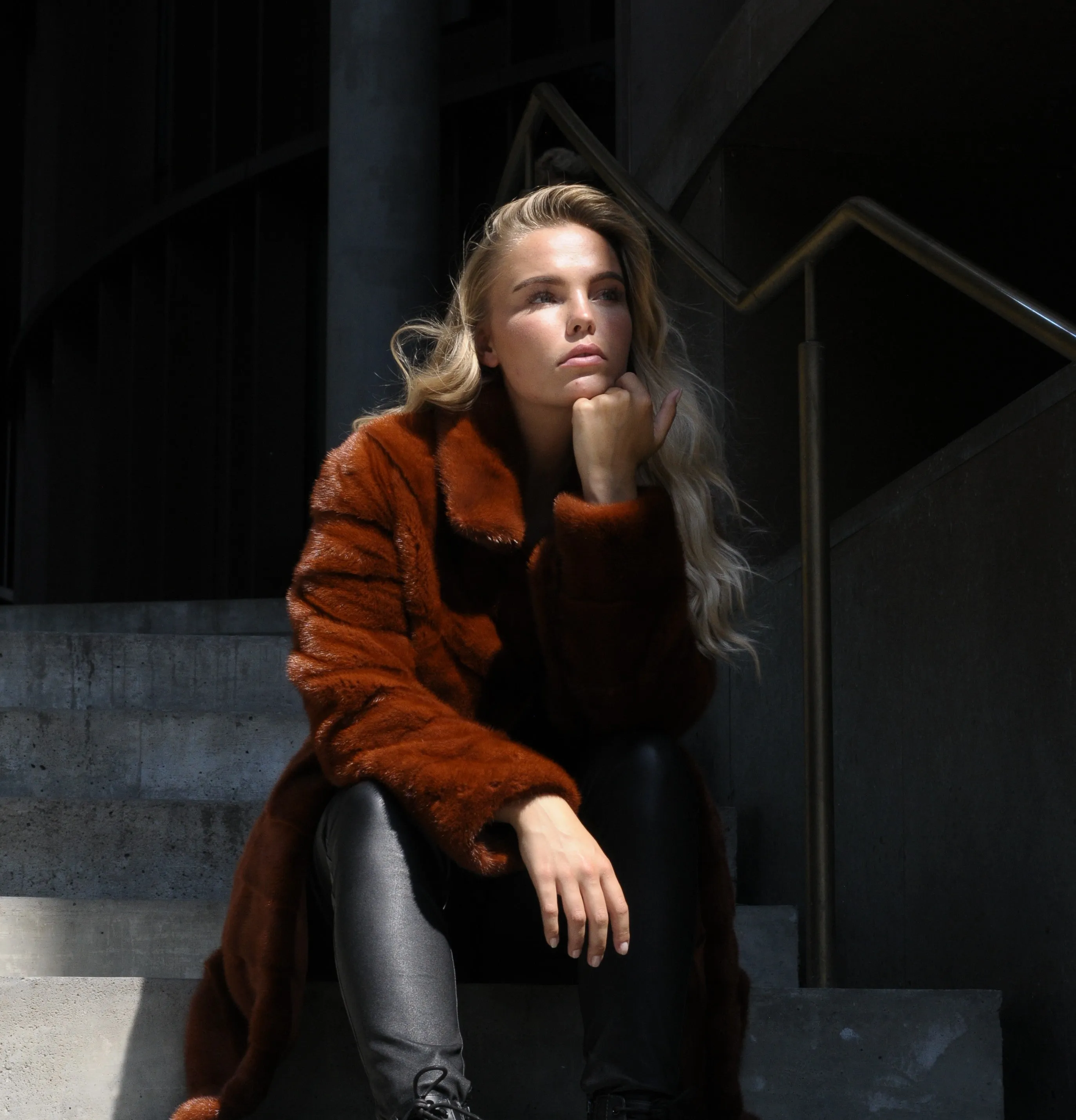 Vesta, 85 cm. - Mink - Women - Burnt Sugar / Mink Pels - Levinsky - Kvinde